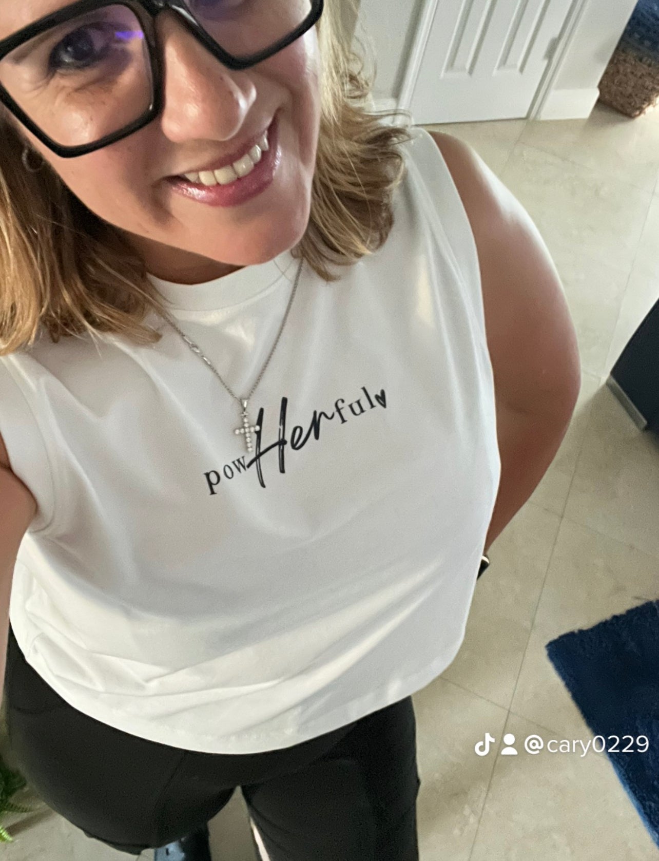 PowHERful muscle tank crop top